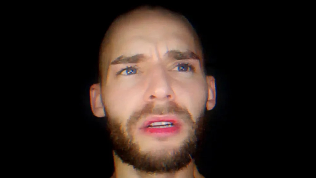 A família do gay não cria um filho — cria um solitário